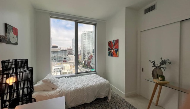 Modern High-Rise Retreat with Stunning Views in the Tech Heart of San Francisco