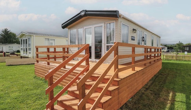 HAZEL, pet friendly, with a garden in Denny