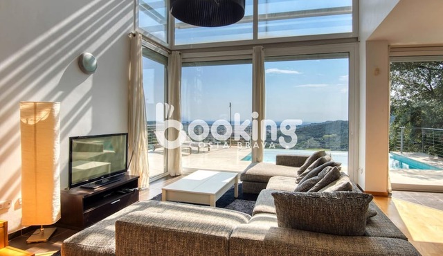 Exclusive villa with sea views in Costa Brava