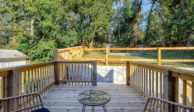 Family-Friendly Stay in Kansas 3Bedroom w/Backyard Arcade & Fire Pit