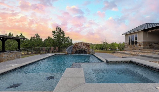 Pine Tree Palace - Private -Heated Pool - Jacuzzi