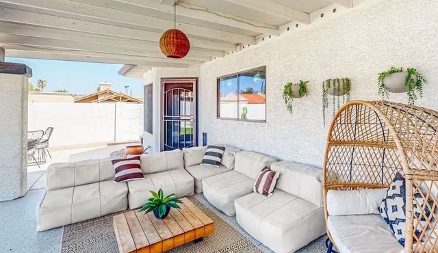 - NEW - Desert Daze Retreat - Mountain View’s, Pool & Private Backyard Oasis