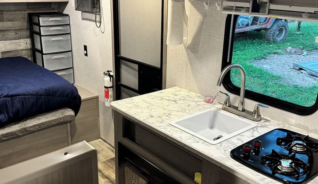 GRAND LAKE! Cozy Camper with AC and WiFi located at Hogan’s off-road park!