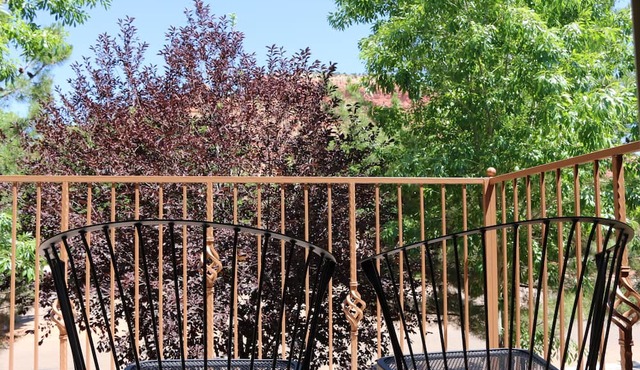 Cozy condo, hot tub, exercise room, parking , close to town, and trails