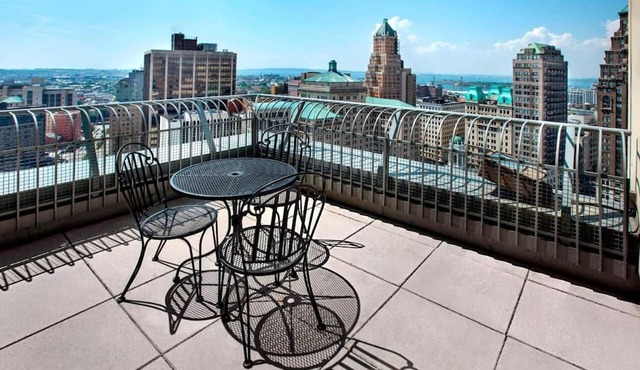 2 Connecting Suites at a 4⭐️ Hotel