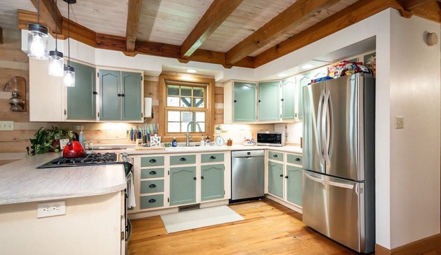 Cozy & Secluded Cabin w/Private Waterfalls, Streams, & Wi-Fi! Pets OK!