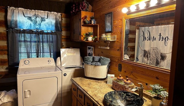 Charming 2-bedroom cabin in Keysville with AC, WiFi