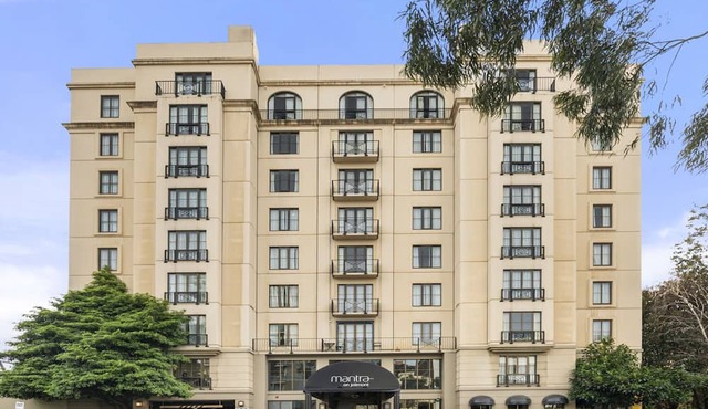 Cosy East Melbourne Studio with Pool & Gym