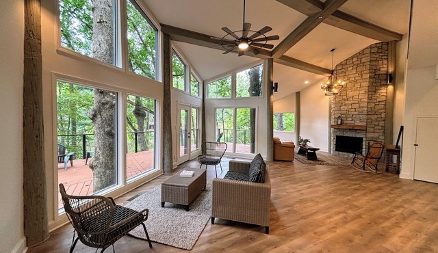 Gorgeous 5-bedroom lakefront retreat you won't want to leave!