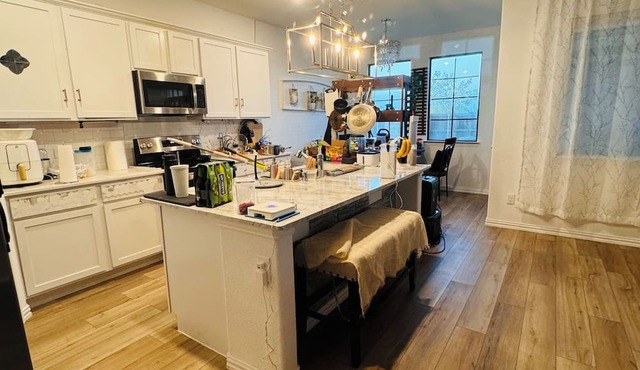 Comfy room near lake with shared amenities