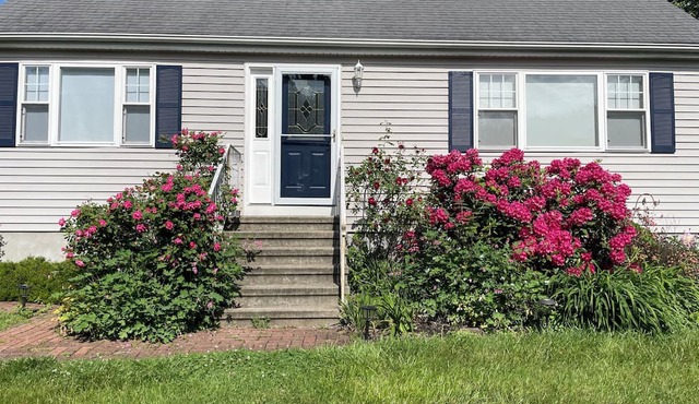 Beautiful New England. Quaint and spacious home. Close to over 5 University.