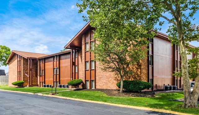 Hancock - Near OSU Riverside w Tennis Court & Swimming Pool