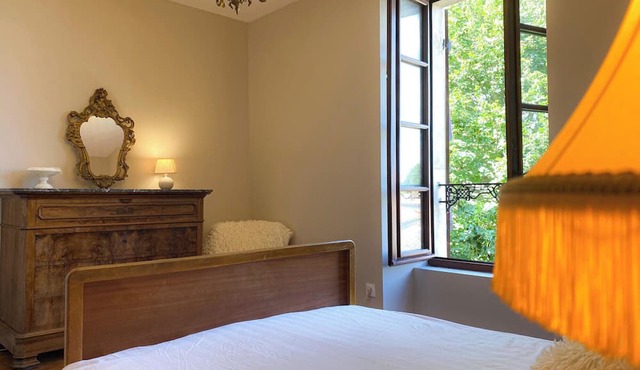 Charming chambres d'hotes in a former presbytery. 7 minutes from the A10 motorway.