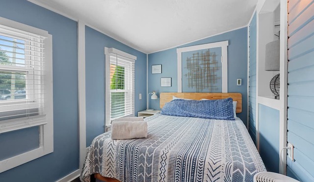 German Village Beach Bungalow – Chic Studio for 2 Perfect for Couple’s Getaway!