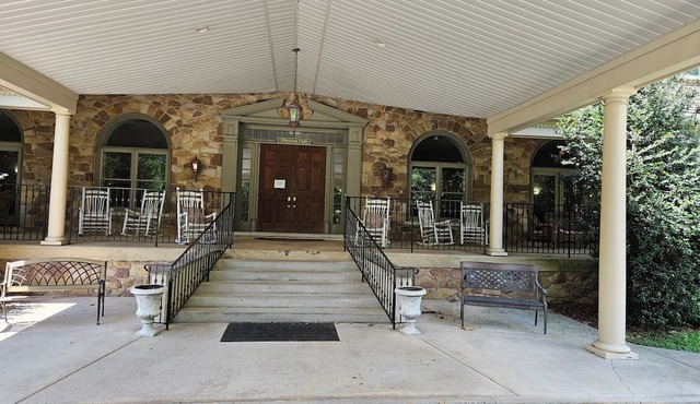 Cozy hotel in charming Phoenixville with WiFi, AC