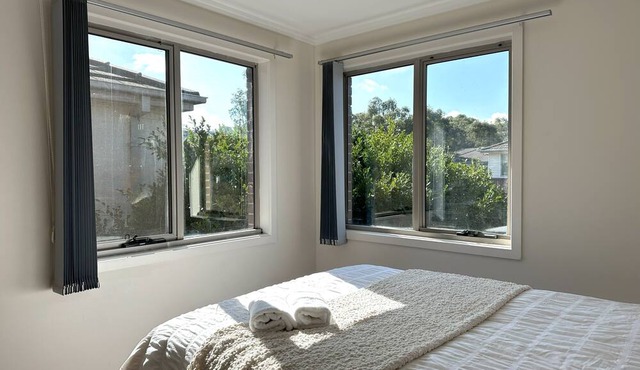 Spacious City-Edge Parkville Family Home (5 Bedrooms /3 Bathrooms)