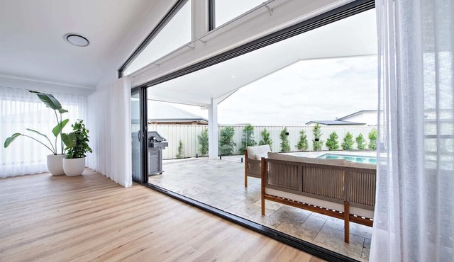 Turon - Pool Entertainer, Elevated Luxury