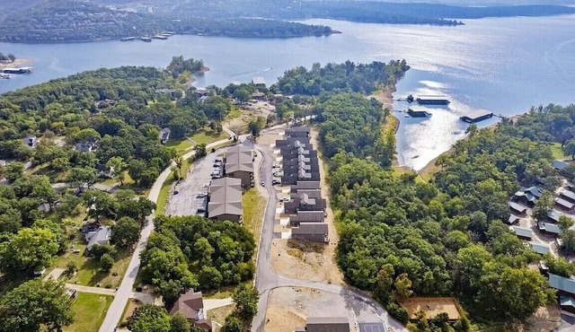Boat Slip 5bd on Indian Point MO Book Here:nhttps:/tablerockresorts.com/551755/