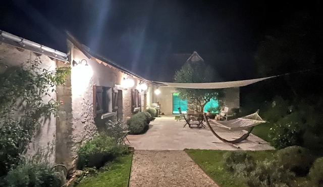 Longère à la Campagne Avec Piscine Intérieure, Idéale Famille . Animaux Acceptés