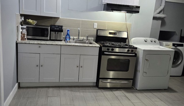 Charming 2-bedroom apartment with AC, WiFi in fantastic Toms River