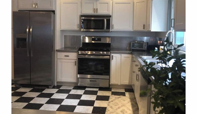 Charming 4 bedroom, 3 bath walking distance to restaurant & downtown Brookville