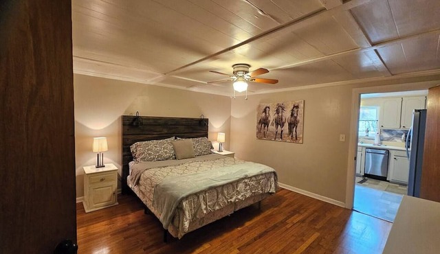 Charming 3-bedroom house with WiFi, AC in lovely Sharpsburg