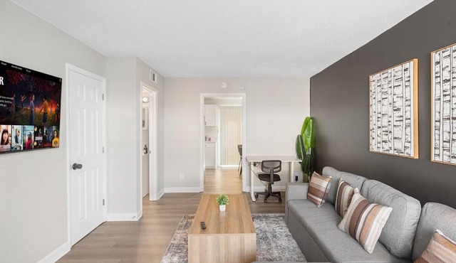Charming 2 King Bedroom Suite—in Downtown Mt Holly