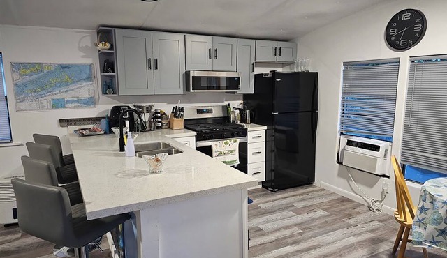 Charming 2-bedroom mobile home with WiFi and AC in Summerland Key