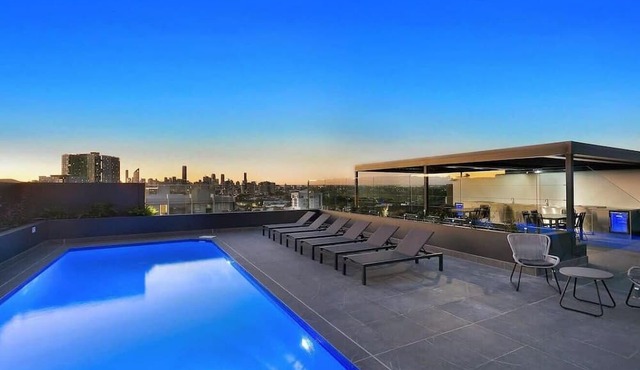 Hanlon Park Escape - 250m to Stones Corner Village