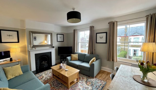 Charming 2 bedroom first floor apartment