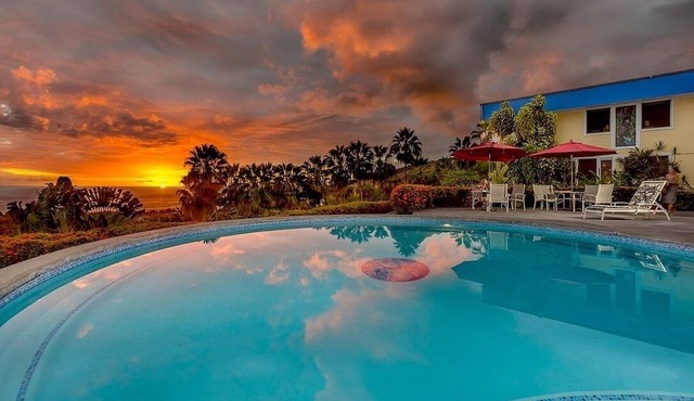 Charming 5-bedroom bed & breakfast in Captain Cook with WiFi, AC