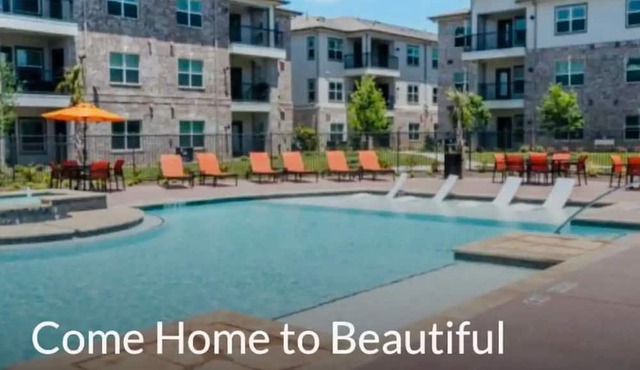 The LagoonSide LoungeAway w/Pool/Parking/WiFi Pkg