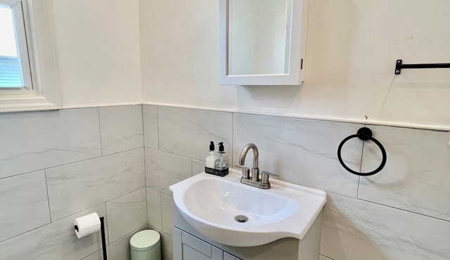 Apartment in Staten Island - 3BR - 24/7 Concierge, Parking Spot, High-Speed WiFi