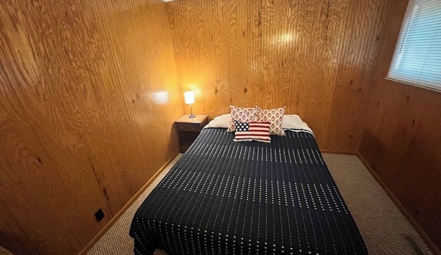 3-bedroom cabin in charming Harrietta with WiFi. Perfect for a getaway.
