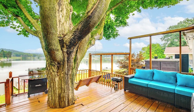 Guilford Lake Retreat w/ Dock & Kayaks!