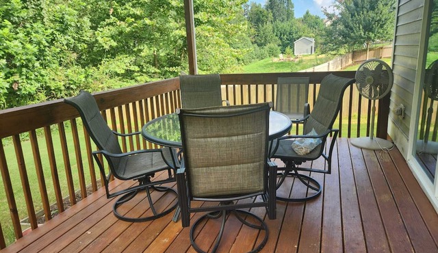 Spacious 4-bedroom on a quiet cul-de-sac in Burlington. Near Elon & Greensboro.