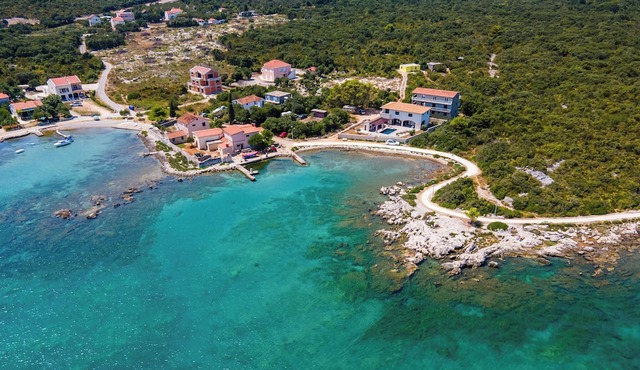 Villa Oz, Vintage Beachfront Serenity