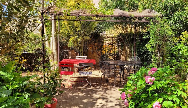 Demeure Vigneronne de 280m² Avec Jardin. 5 Suites Dont une Double, 12 Couchages