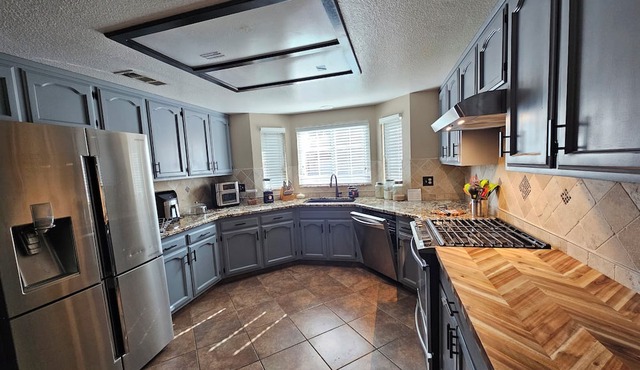 Spacious 4-bedroom house in delightful Clovis with WiFi, AC, Pool, Patio