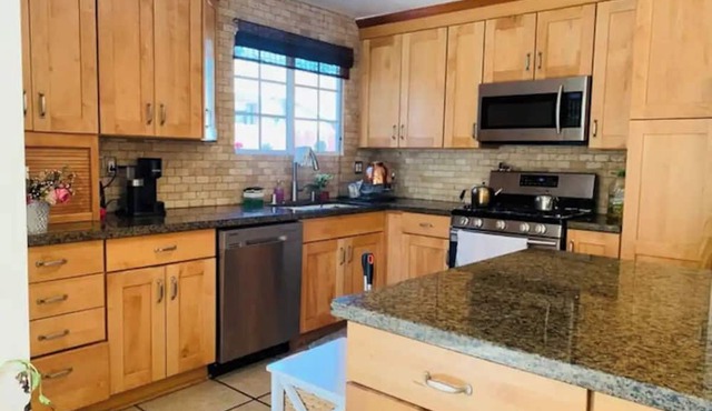 Charming 4-bedroom house in quiet family friendly neighborhood