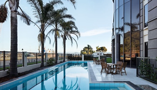 1BR Apartment | 5 minutes walk (600m) to CBD!