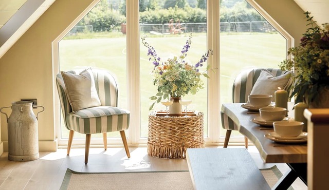 Cosy country getaway with a hot tub!