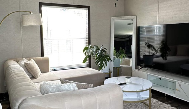 Cozy 2-bedroom mobile home in awesome Clinton Township with AC, WiFi