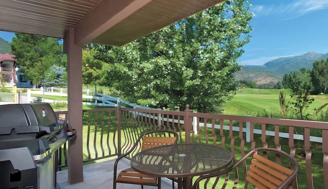 Charming 2-bedroom deluxe resort in Midway during Swiss Days!