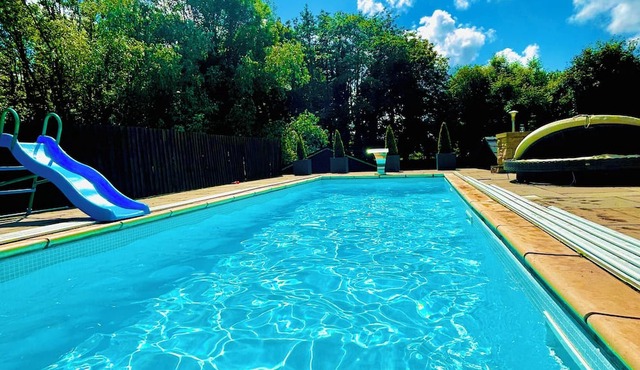 Private gated luxury home, heated indoor/outdoor pool to 32 degrees.