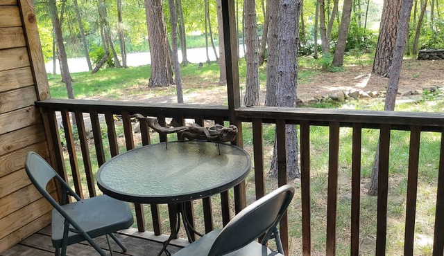 Cozy 1-bedroom trailer in charming Lyle