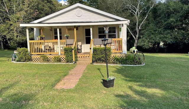 Butterfly-Crossing TWO Charming 2bedroom Country cottage 1-Acre Cartersville