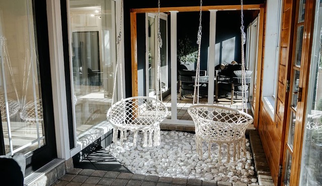 Villa W/private HotTub~ Pool Table~ Fire Pit~Pet Friendly~ 3Min to Owls Nest Rst