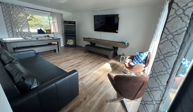 Spacious 4-Bedroom Home in Frankfurt, IN, Sleeps 16 with Inground Pool