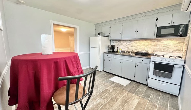 Cozy Apartment in charming Danville with AC, WiFi